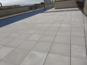 vista piscina piso do solarium em execução